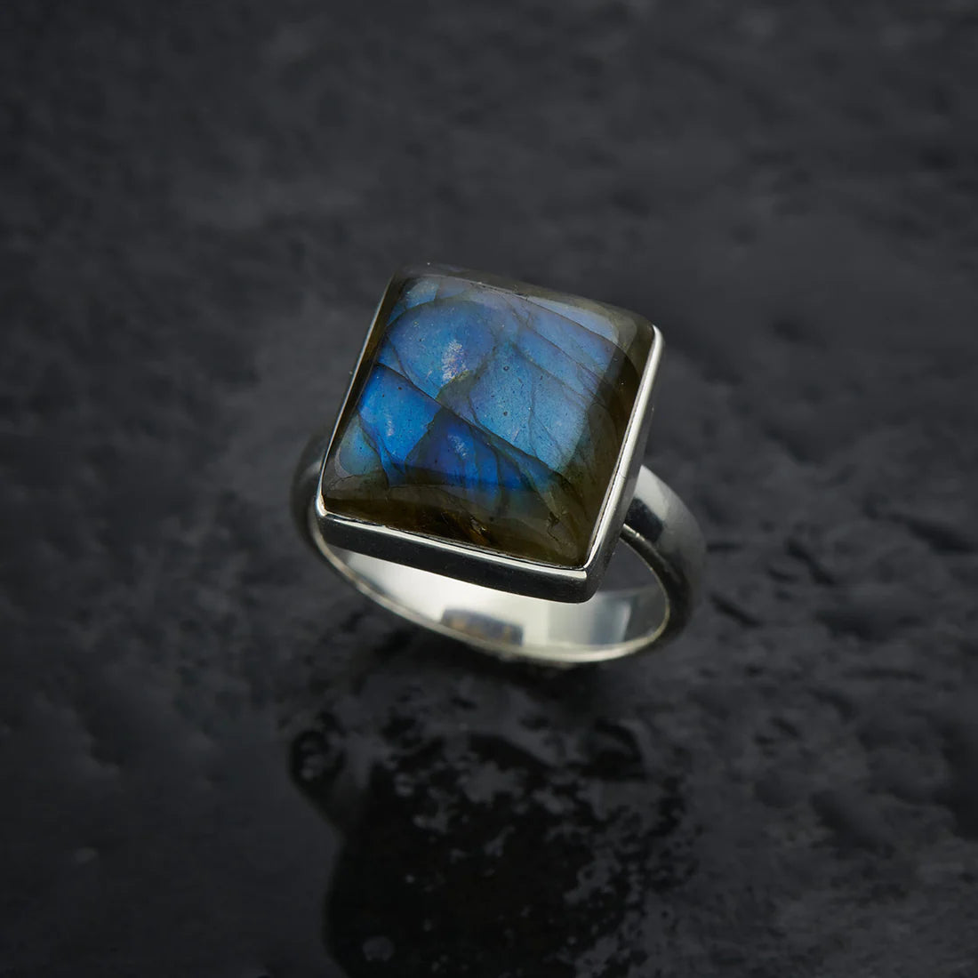 Sterling silver ring with natural 2024 blue labradorite. Reiki charged healing ring size : 9.5 US.