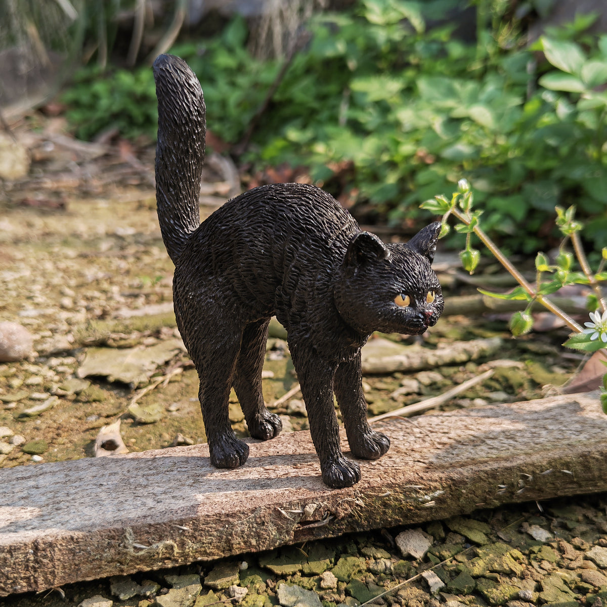 Black Cat Hissing Figurine