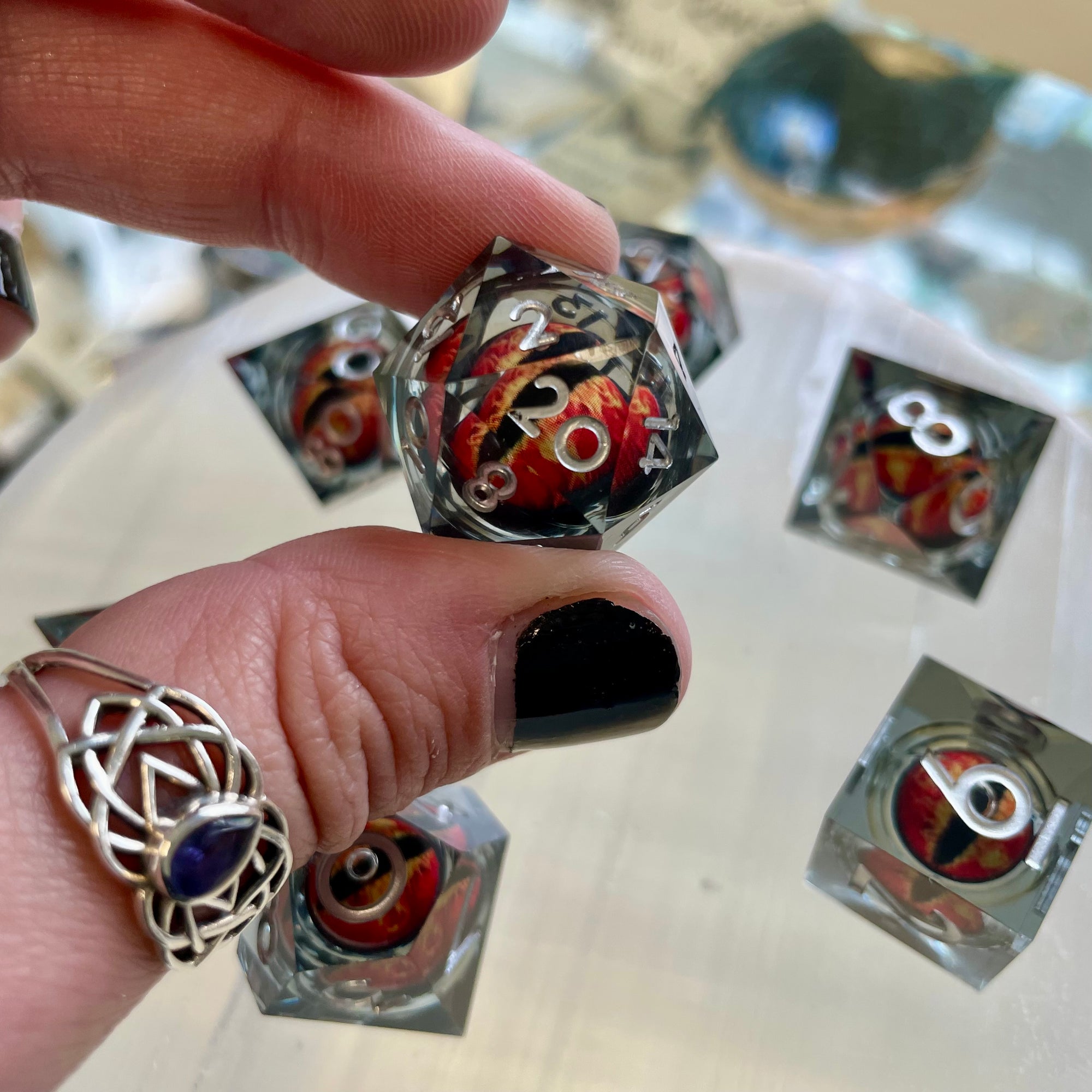 Flowable Liquid Dragon Eyeball Dice 7-piece D&D Sharp Resin Inclusion Dice