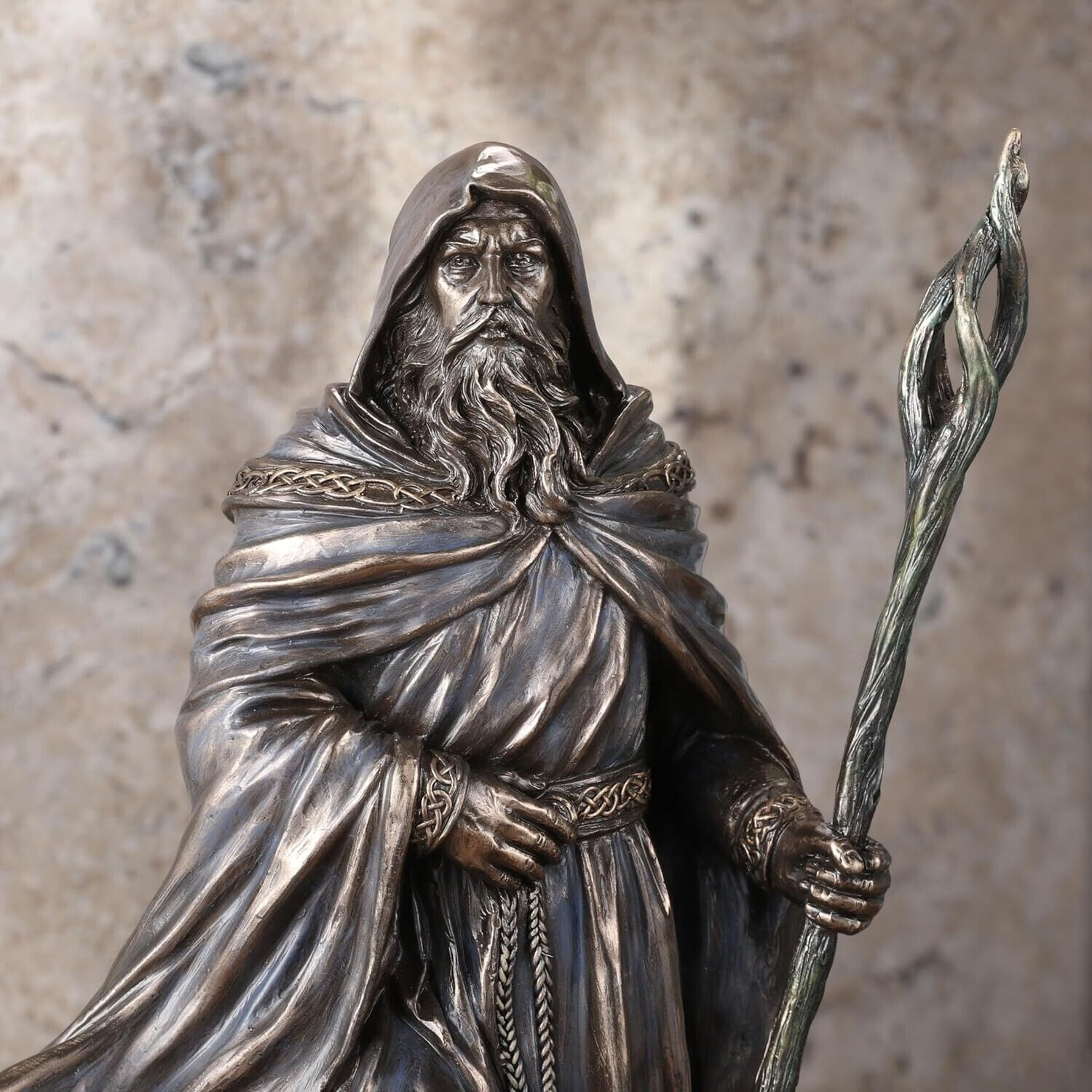 Hotsell Wizard Statue.