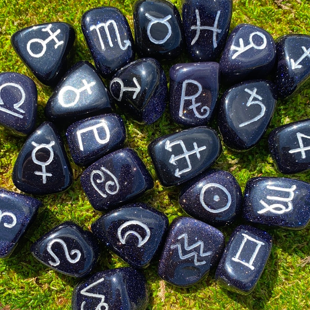 Set de 25 Runes en pierre d'Aigue Marine  Boutique Holistique Rose  Blooming Mind en ligne et à Palaiseau